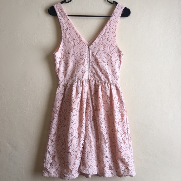 Everly Pink sleeves v neck  sundress NWOT - Picture 2 of 4